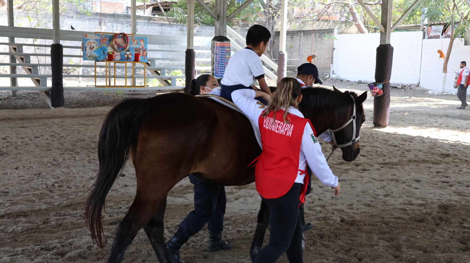 Realiza SSyPC demostración de equinoterapia a niños y niñas del Centro de Atención Múltiple de Tuxtla Gutiérrez