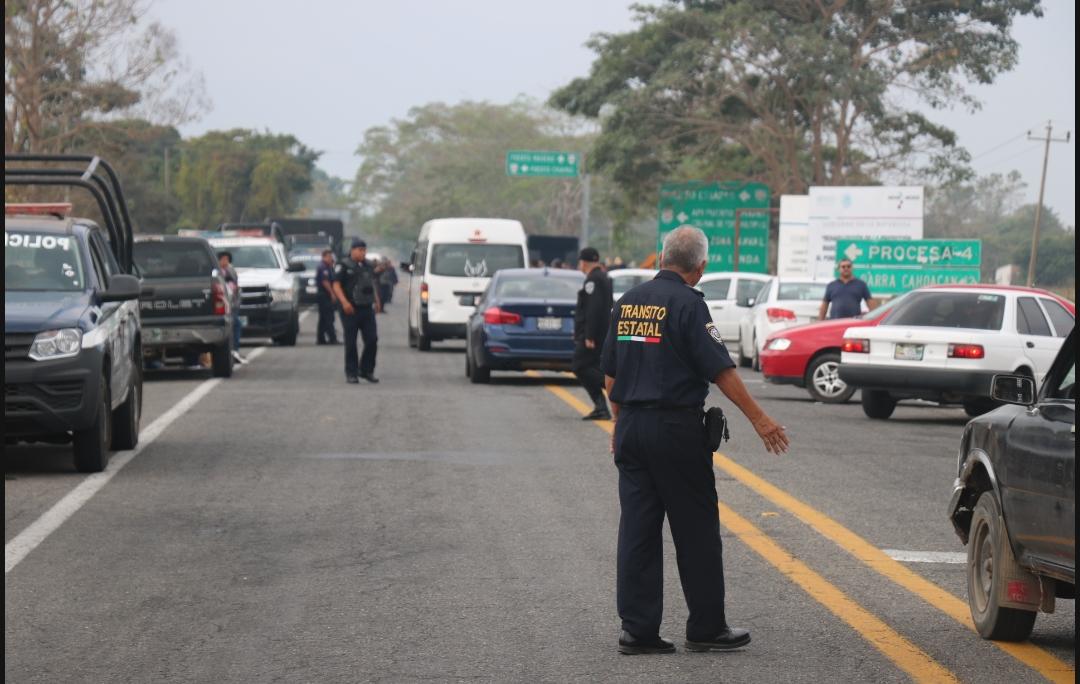 Grupo Interinstitucional restablece libre tránsito en tramo carretero en la región soconusco