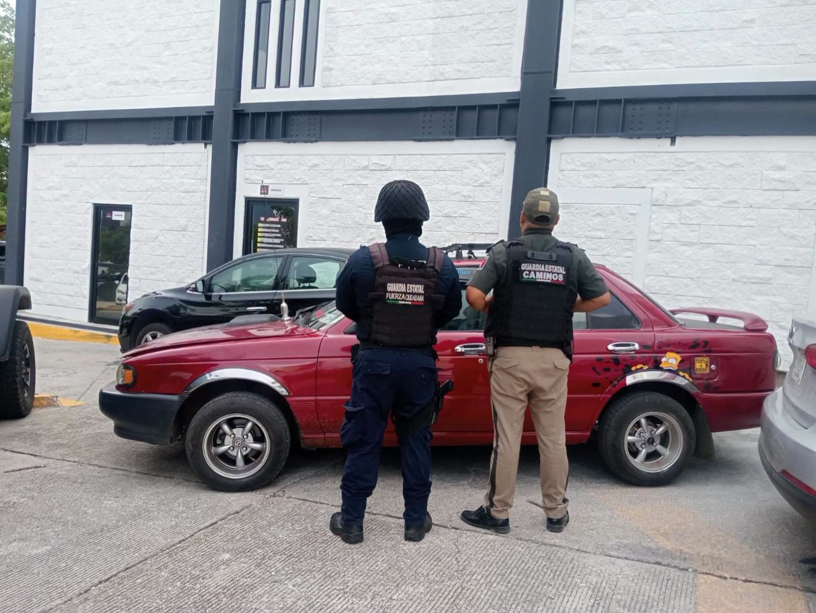 Aseguran vehículo con reporte de robo vigente en Ocozocoautla
