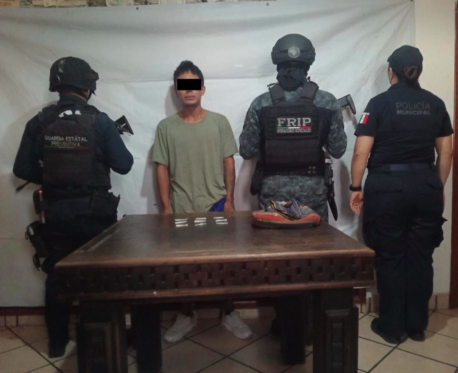 Detiene SSP a masculino por delitos contra la salud en Berriozábal