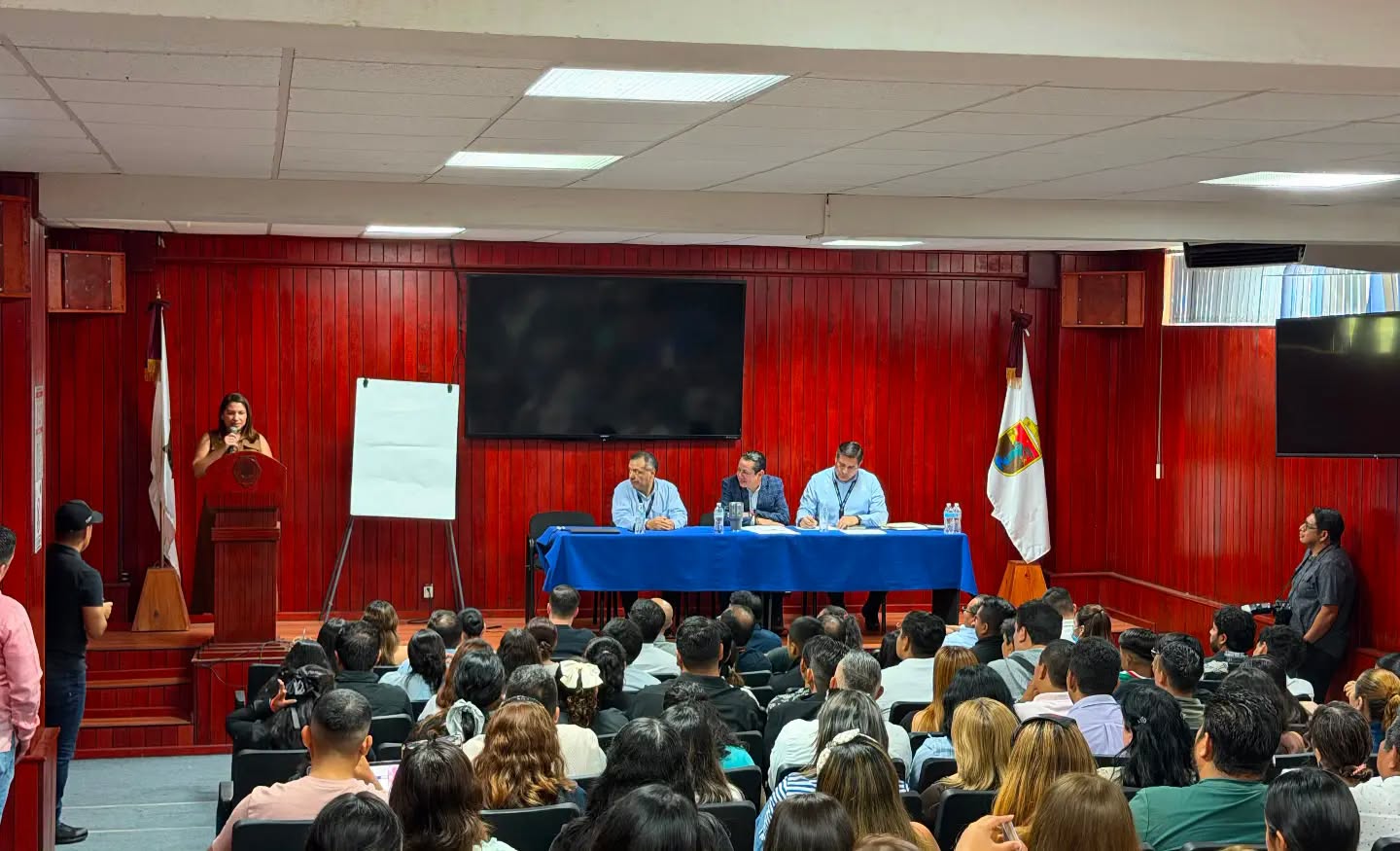Fortalece USEPS  formación jurídica con ponencia magistral de alto nivel