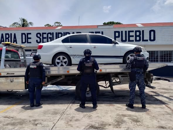 Dos vehículos abandonados y  asegurados por la SSP en Tapachula 