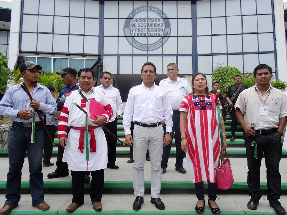 Secretario de Seguridad se reúne con Presidenta de Oxchuc y más de 200 autoridades de la región