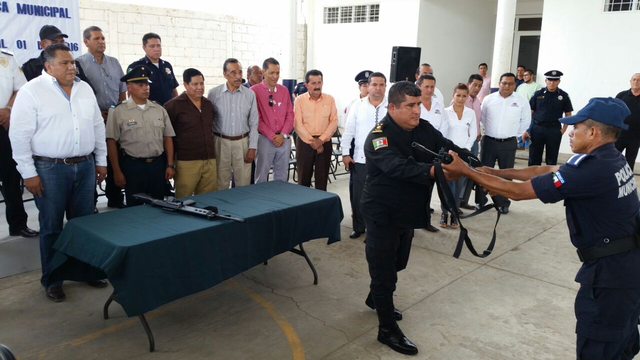 SSP toma protesta a nuevos mandos de la policía municipal
