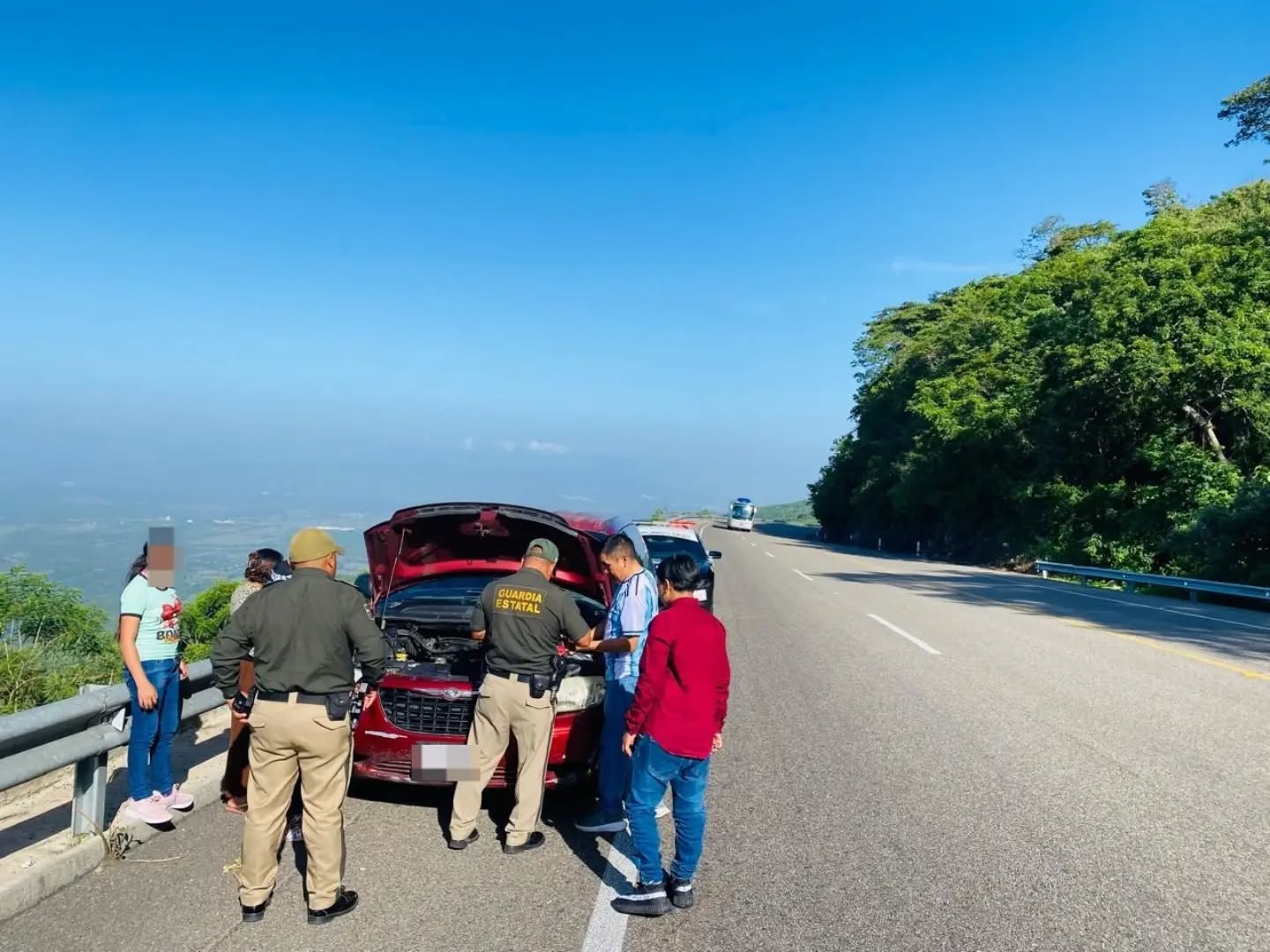 Fortalece Guardia Estatal de Caminos la prevención y brinda auxilio vial permanente en carreteras de Chiapas