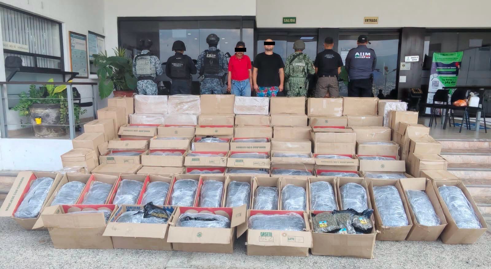 Detienen a personas que transportaban cargamento de marihuana en la carretera Tuxtla Gutiérrez - Arriaga