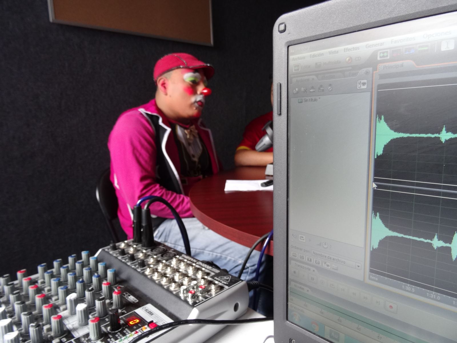 SSP invita a escuchar la última emisión de radio desde el centro de “Villacrisol”
