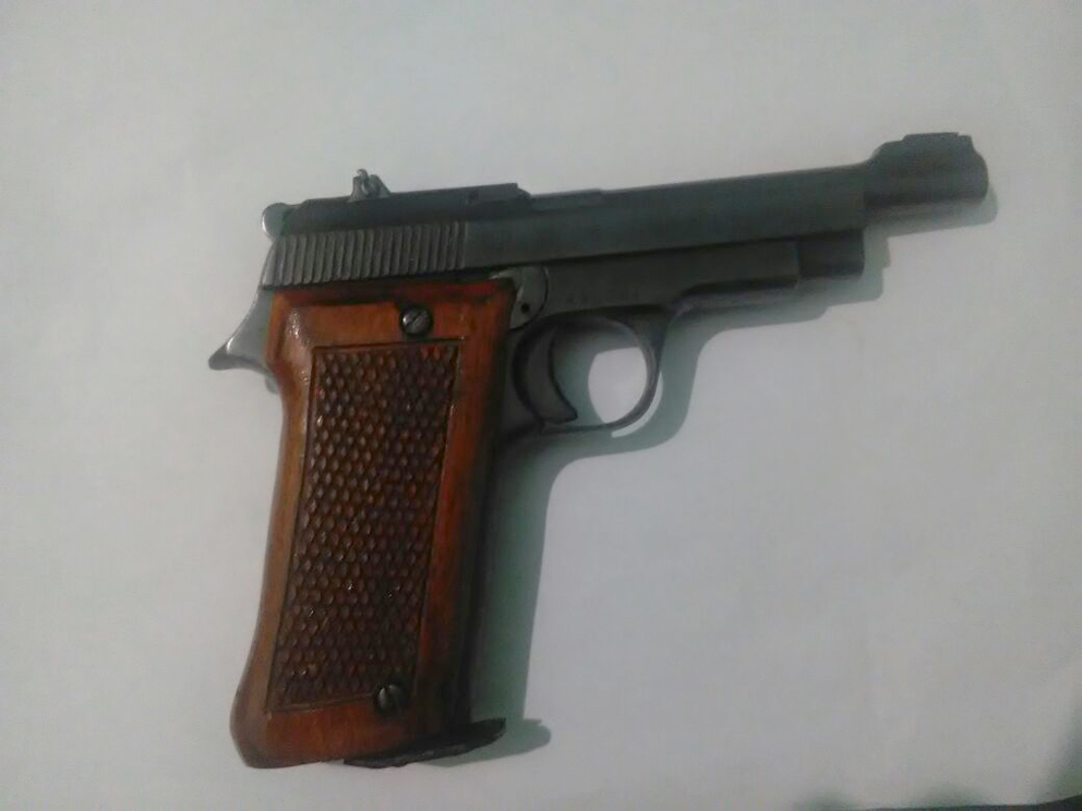 SSP y Policía Municipal aseguran arma de fuego, abandonada en espacio recreativo