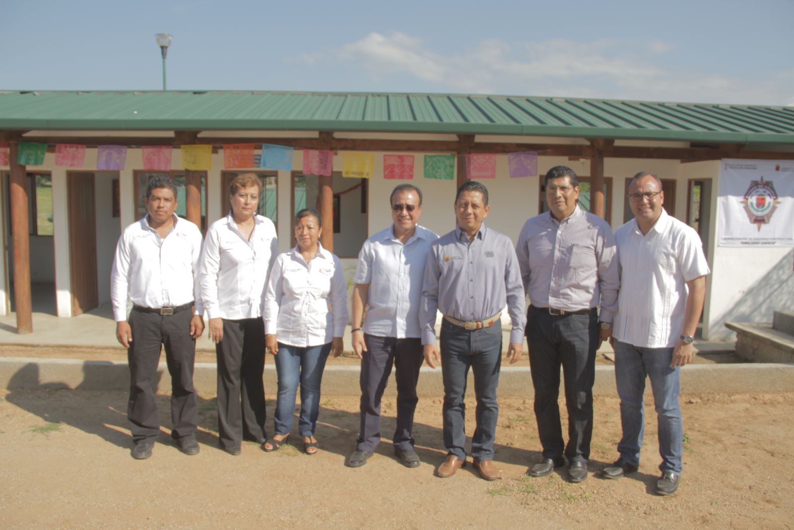 Secretario de seguridad, Llaven Abarca, equipa a seguridad pública municipal de Emiliano Zapata