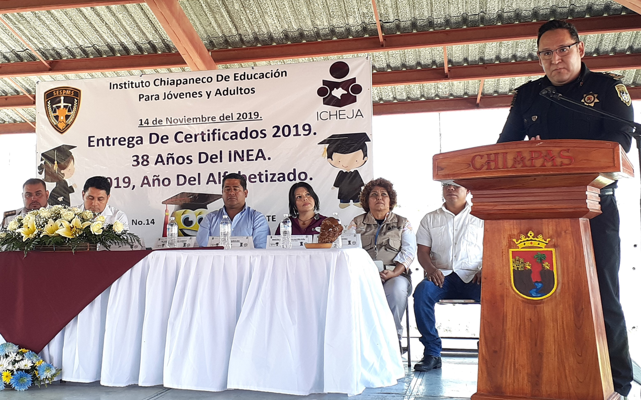 Entregan certificados de educación primaria y secundaria en los Cerss de Chiapas