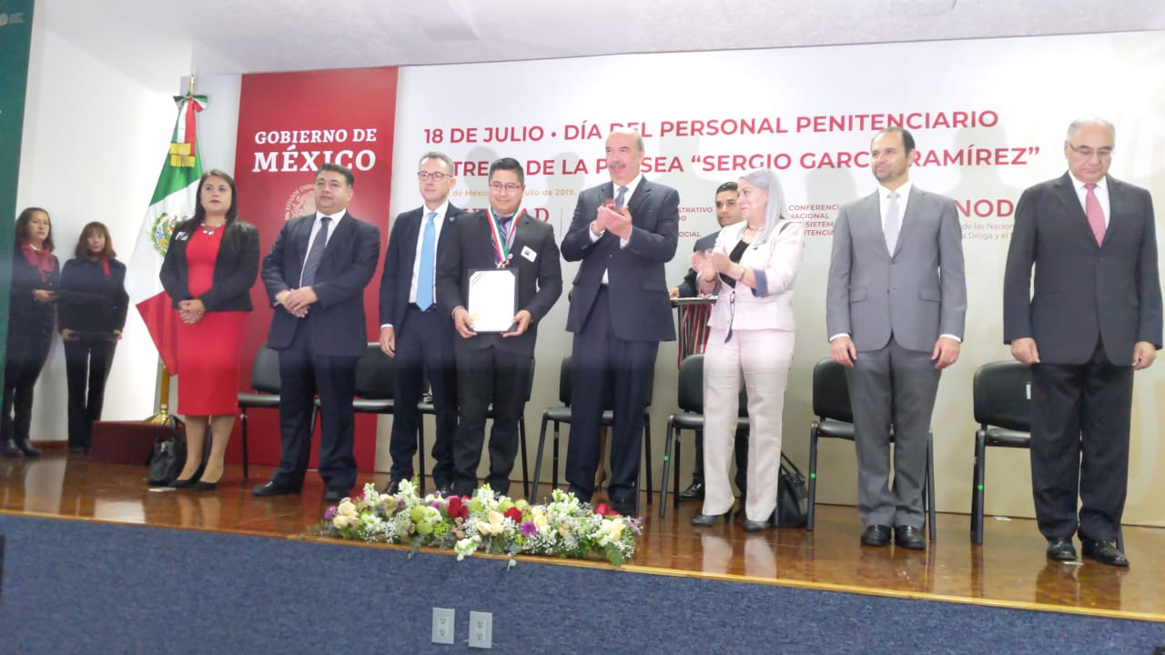DIRECTOR DE LA POLICÍA PROCESAL RECIBE LA  PRESEA “DR. SERGIO GARCÍA RAMÍREZ”