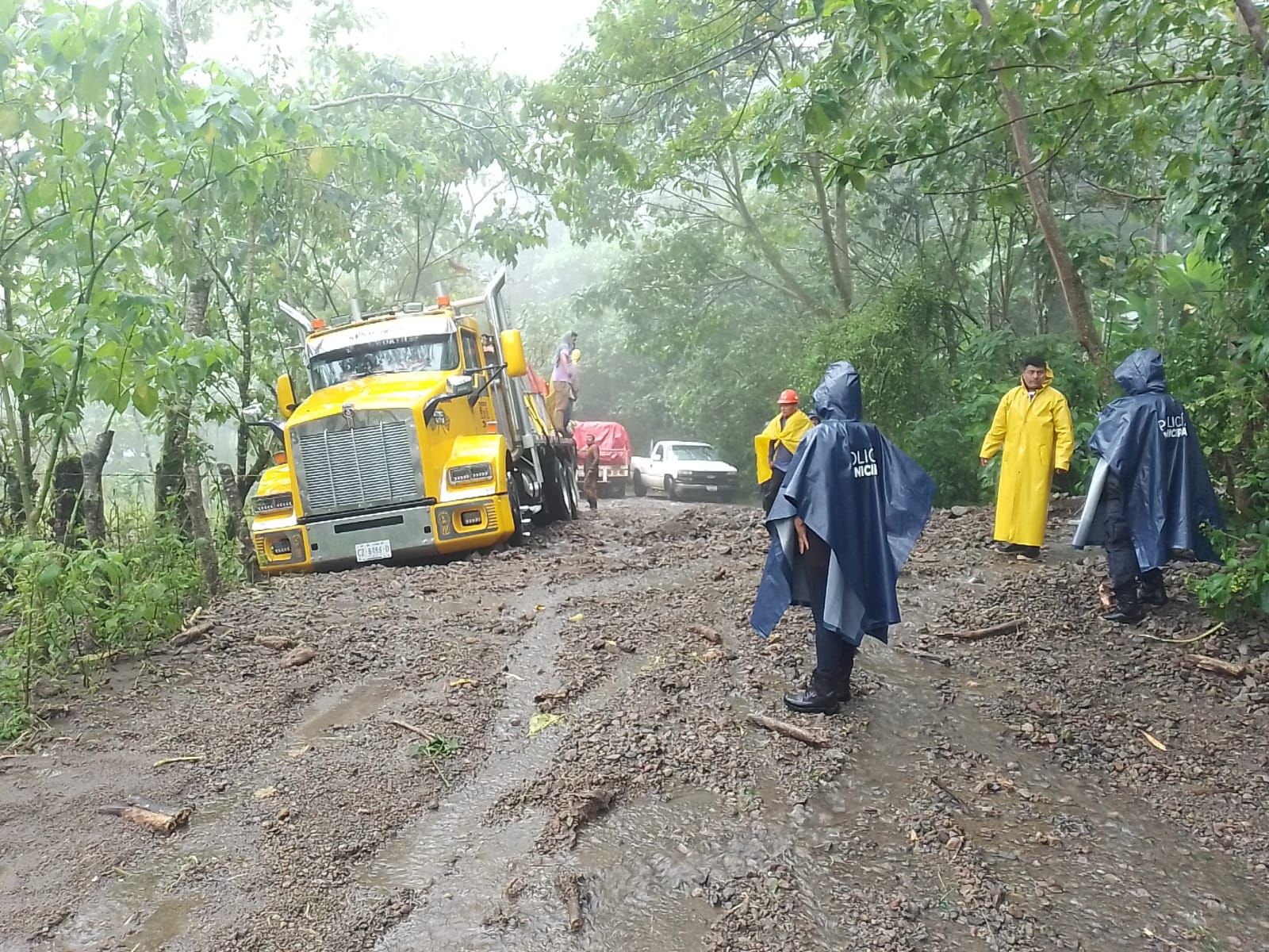 Mantiene SSyPC dispositivos de seguridad vial en tramos carreteros por lluvias en Chiapas