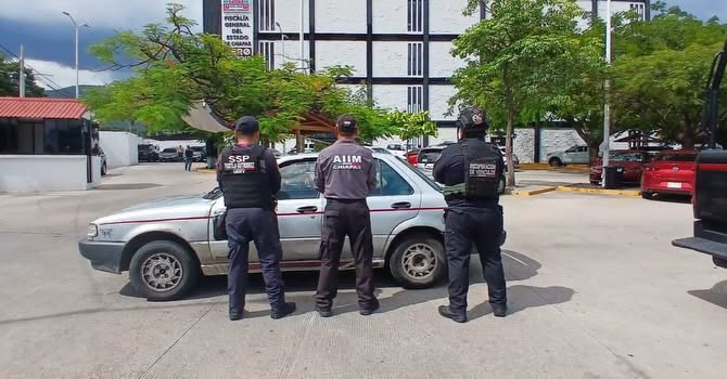Detienen a masculino que conducía vehículo con reporte de robo