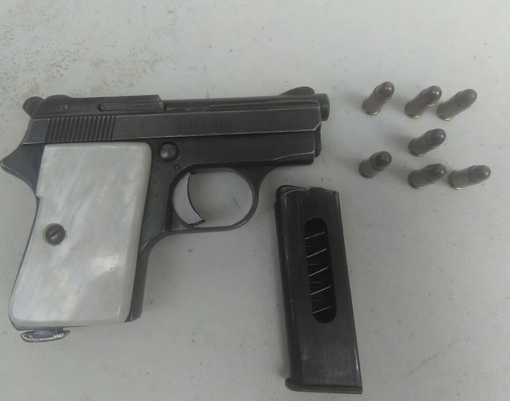 Con apoyo de policías municipales, SSP detiene a dos personas con armas de fuego