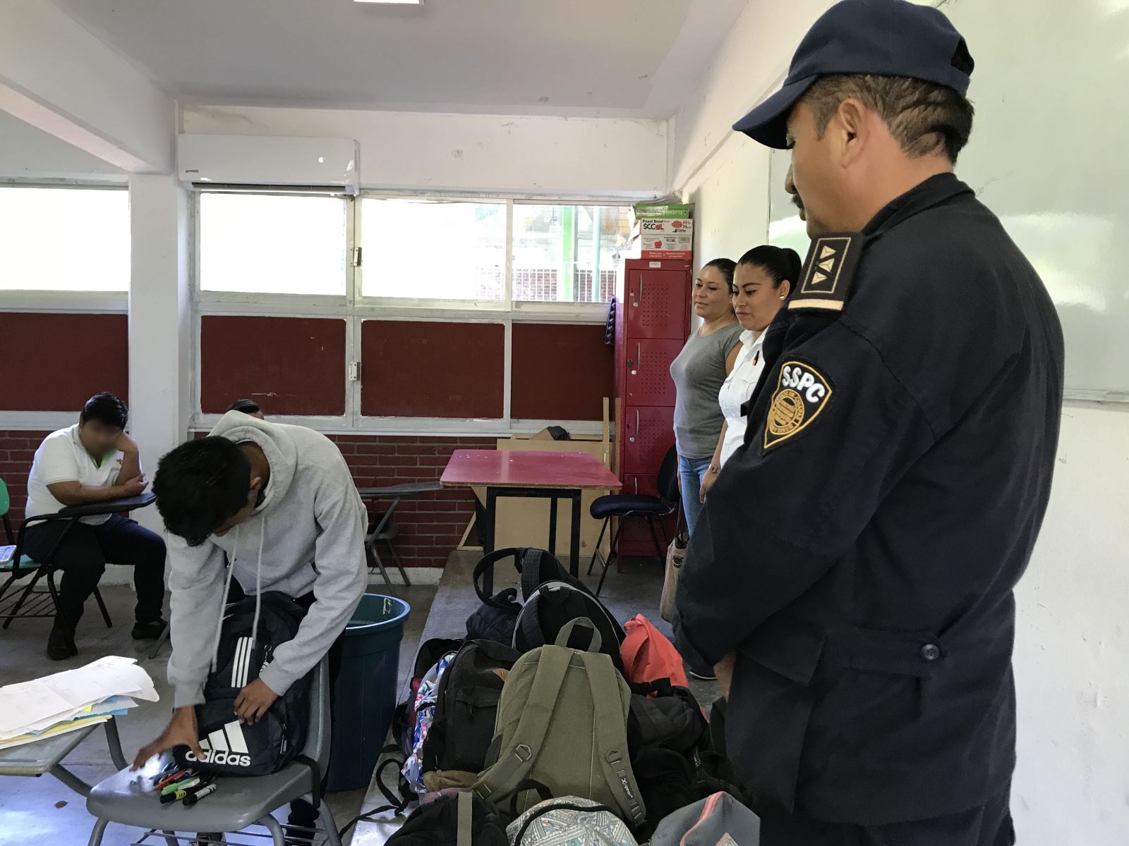 SSP implementa “Operativo mochila” en Cobach 35 de Tuxtla Gutiérrez