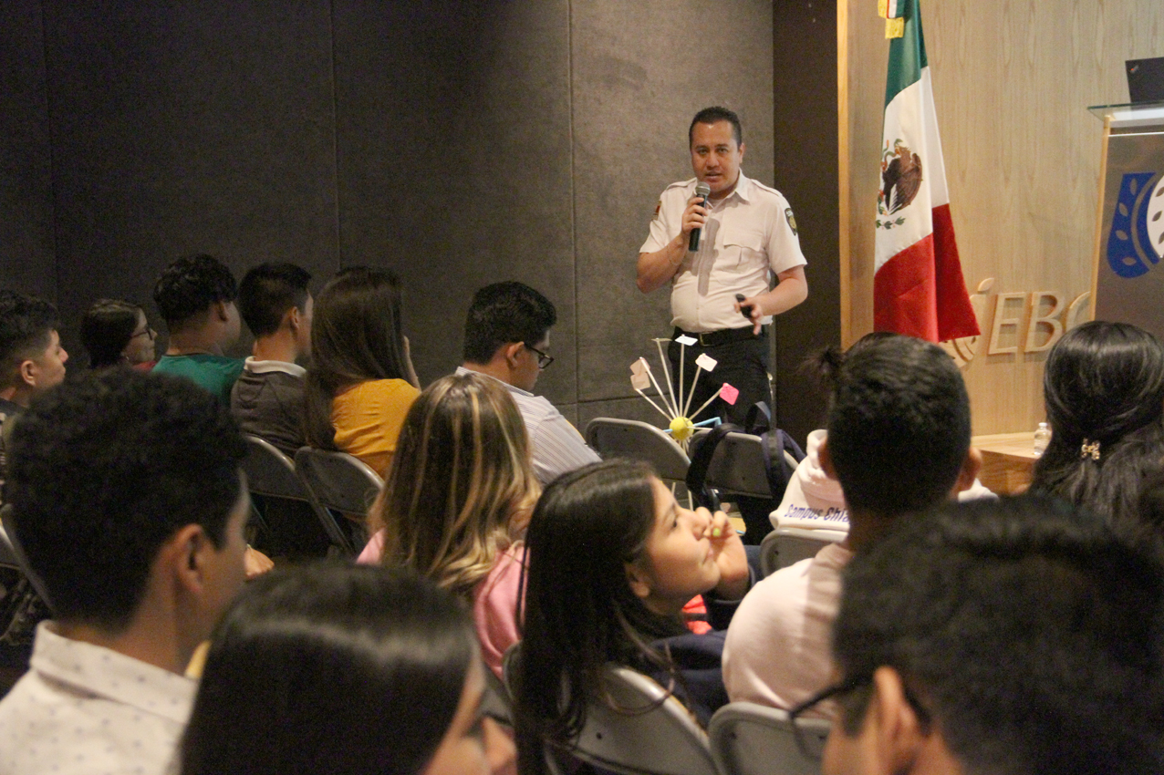 SSP imparte plática sobre ciberbullying a estudiantes universitarios