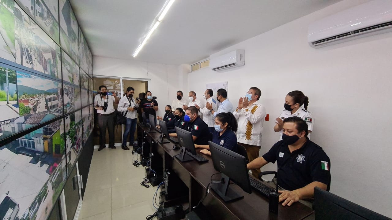 Con equipamiento se fortalece a las policías municipales: Zepeda 