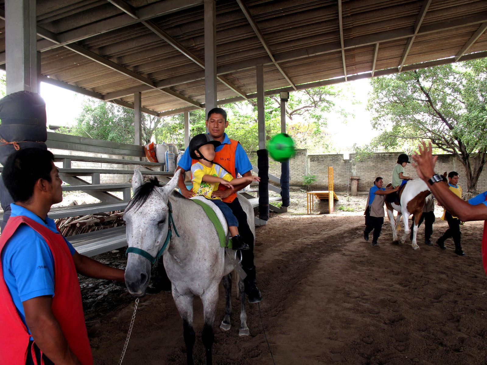 SSP continúa atendiendo a niños con problemas neurológicos y físicos través de Equinoterapia
