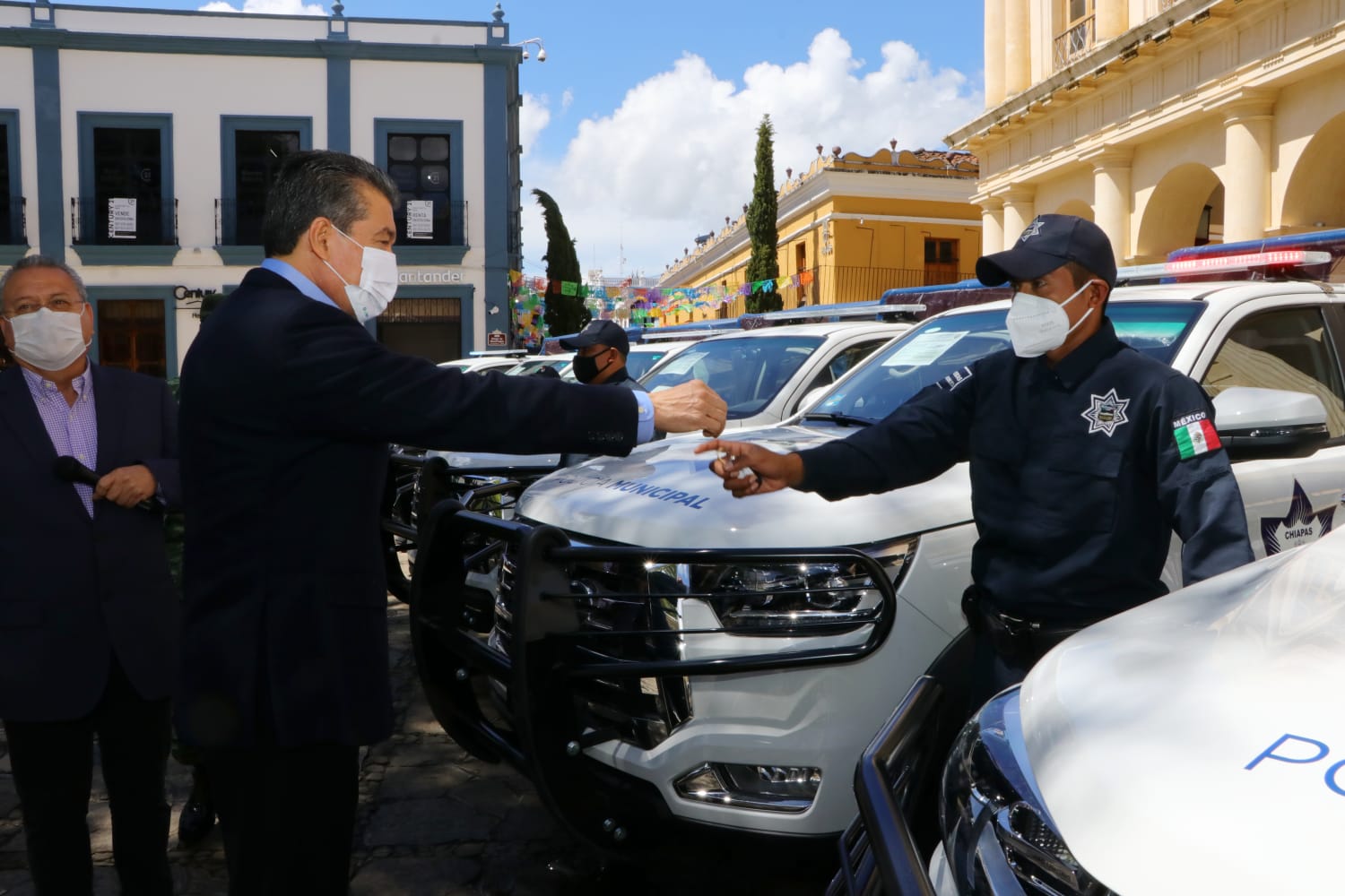 En SCLC, Rutilio Escandón entrega apoyos a la Policía Municipal y a Vecinos Vigilantes