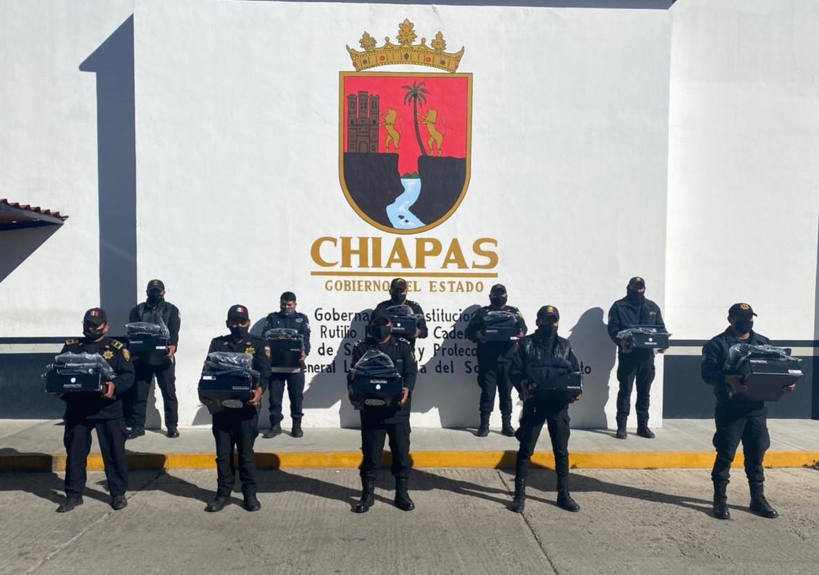 Entrega SSP equipamiento policial en San Cristóbal de Las Casas