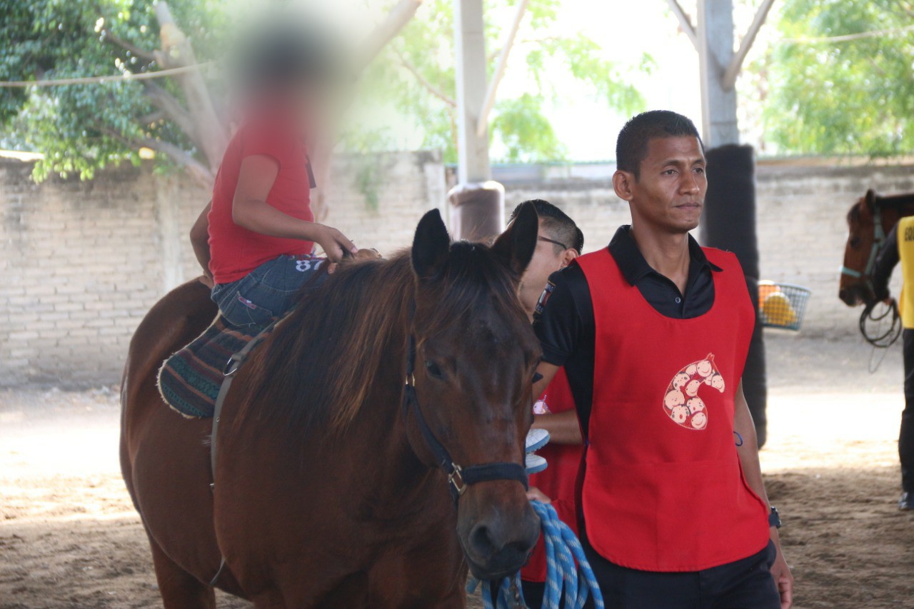 Programa de Equinoterapia de la SSP beneficia a niñas y niños con discapacidad en el Sureste