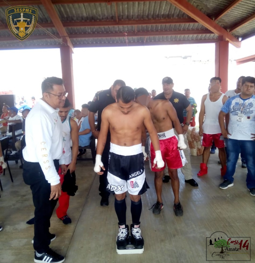 Exhibición de box en el CERSS número 14,  “El Amate”