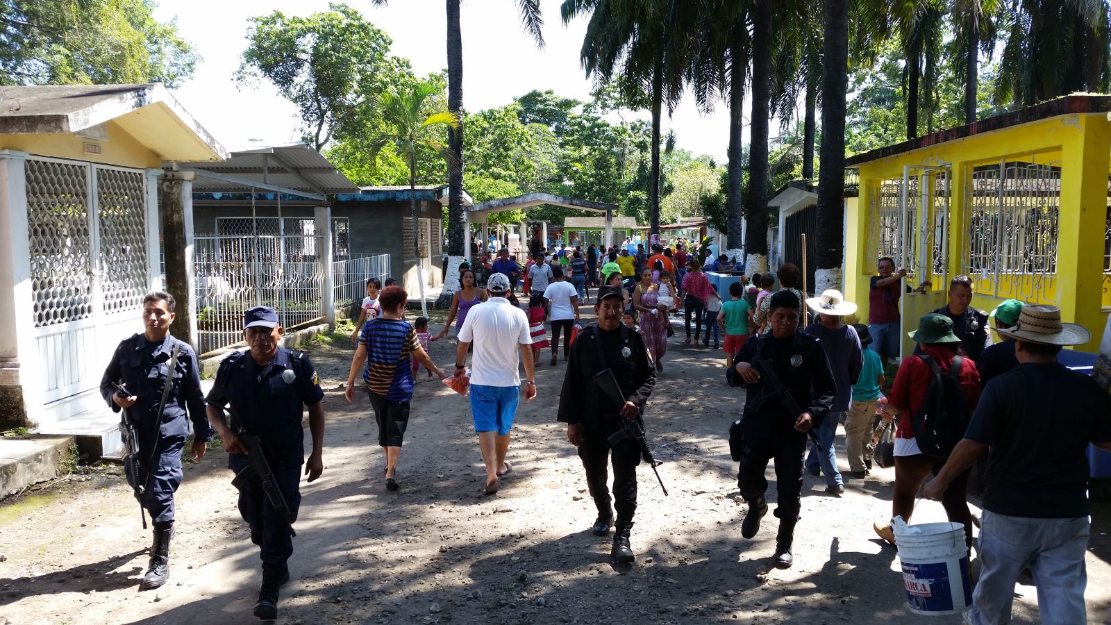 Elementos de seguridad Estatal, Federal y Municipal implementan operativo “Día de Muertos 2016”