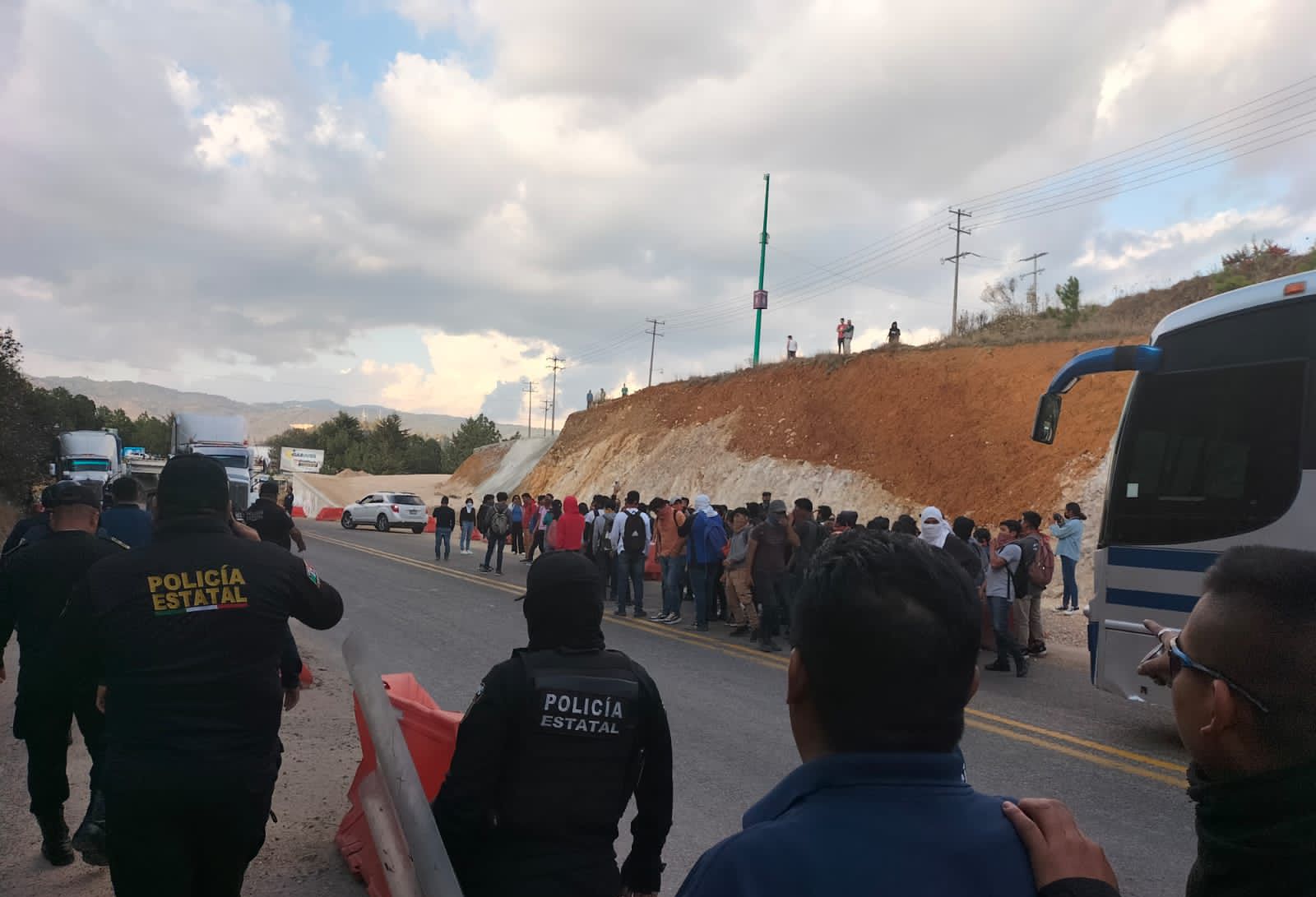 Grupo interinstitucional libera de manifestantes carretera de cuota Tuxtla-San Cristóbal