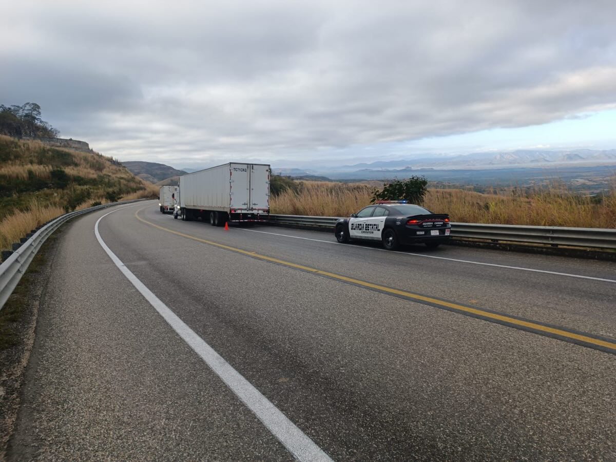 Brinda SSP apoyo vial a la ciudadanía durante el Operativo Carretera Segura