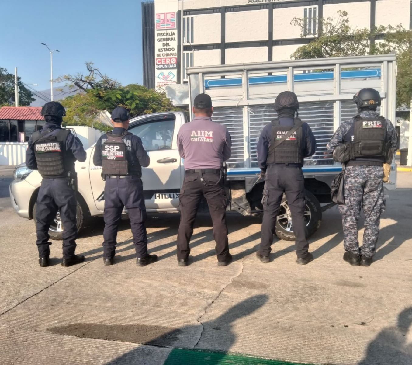 SSP y FGE asegura vehículo con alteraciones en sus medios de identificación en Tuxtla Gutiérrez