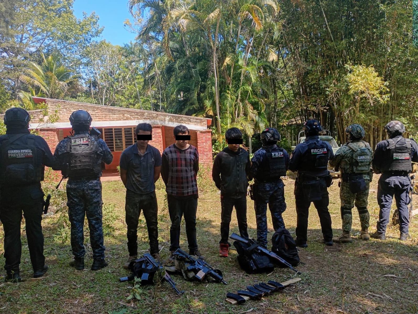 En operativo por aire y tierra, SSP detiene a tres personas en la comunidad de Ocuilapa en Ocozocoautla de Espinosa