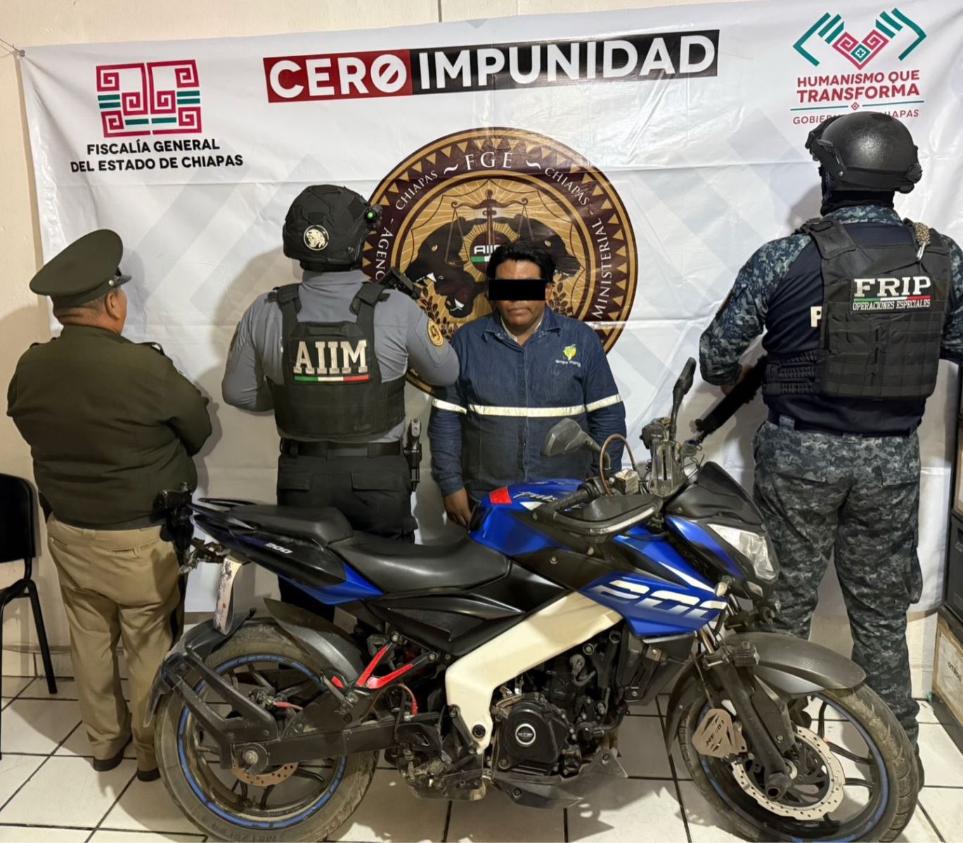 Asegura SSP motocicleta con reporte de robo en Huixtla; un detenido
