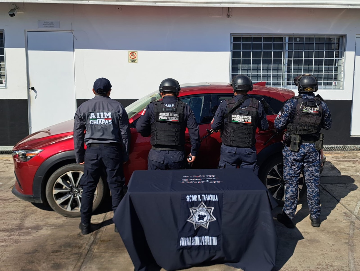 Asegura SSP vehículo con reporte de robo y narcóticos en Tapachula