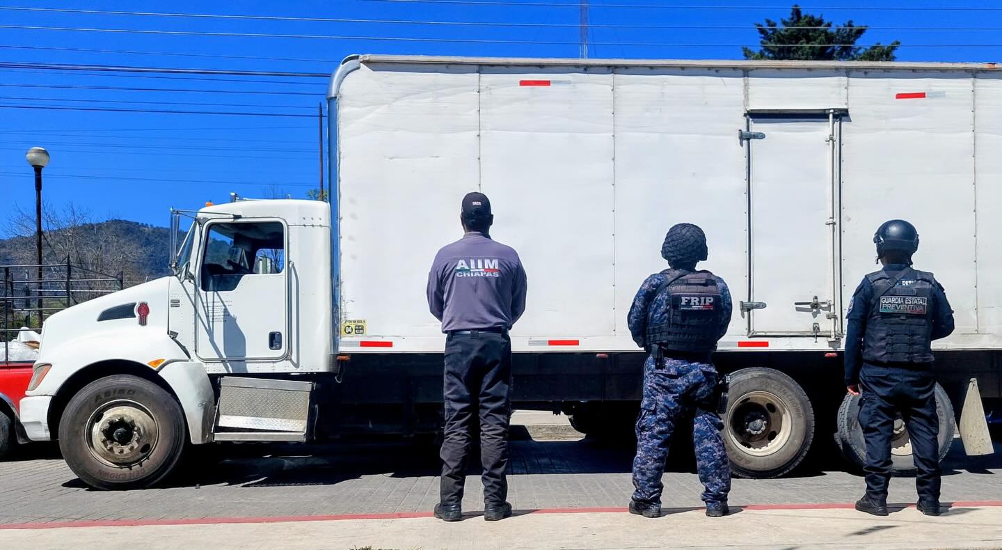 Guardia Estatal Preventiva y FRIP aseguran vehículo abandonado