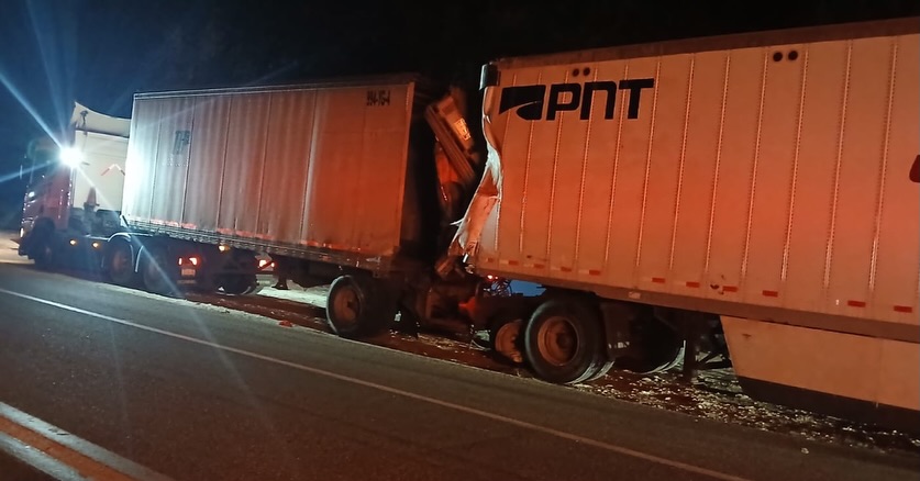 Guardia Estatal de Caminos de manera inmediata brinda auxilio vial en rescate de conductor en la autopista 