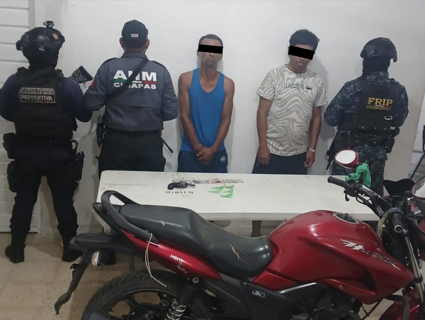 En operativo interinstitucional detienen a dos masculinos con armas de fuego y presuntos narcóticos