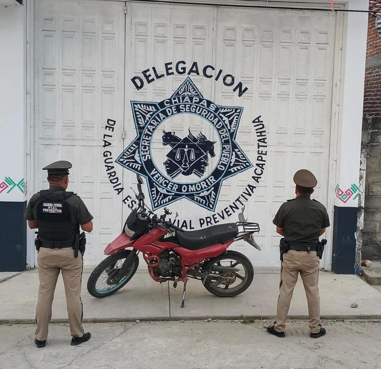 Guardia Estatal Vial Preventiva recupera motocicleta con reporte de robo en Acapetahua