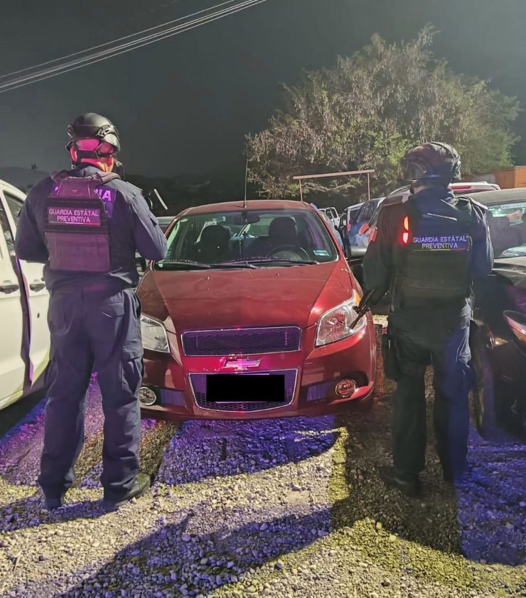 Guardia Estatal Preventiva asegura vehículo en estado de abandono en Tuxtla Gutiérrez