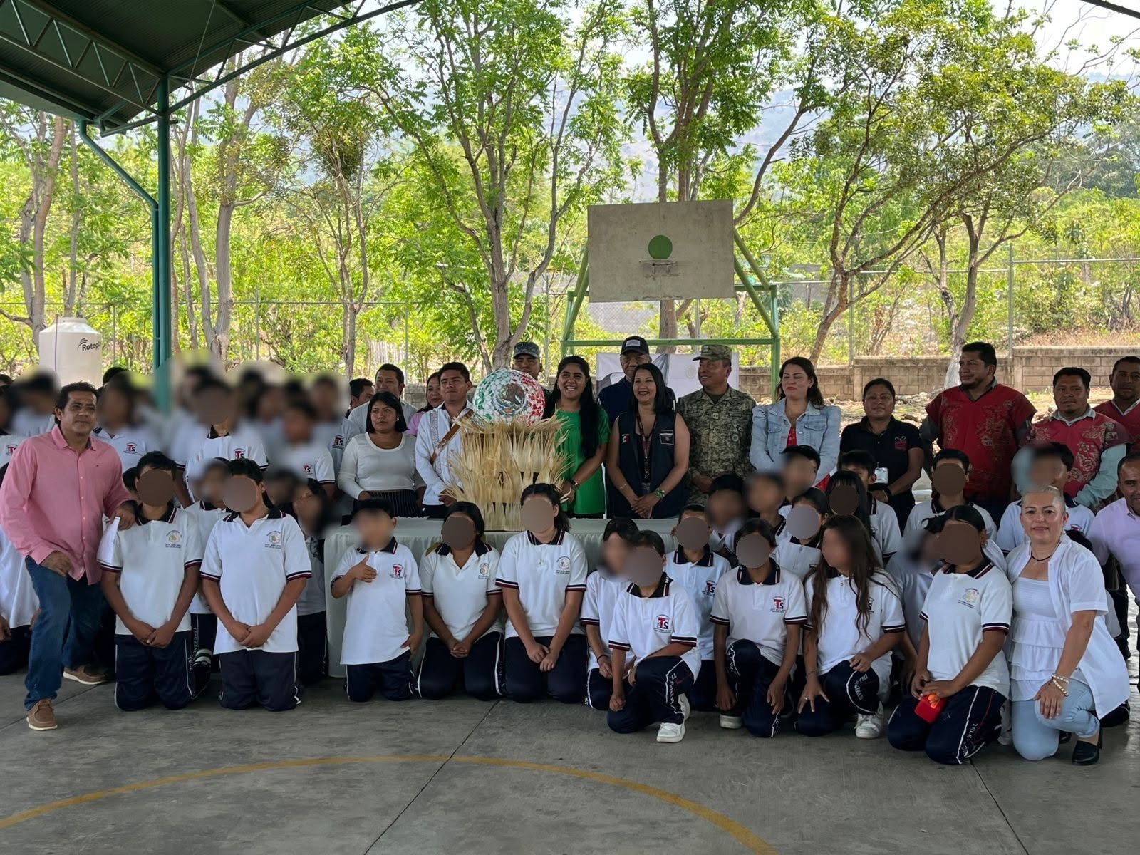 Dirección Estatal Escudo Pakal C5 promueve cultura de paz y uso responsable de líneas de emergencia en San Lucas