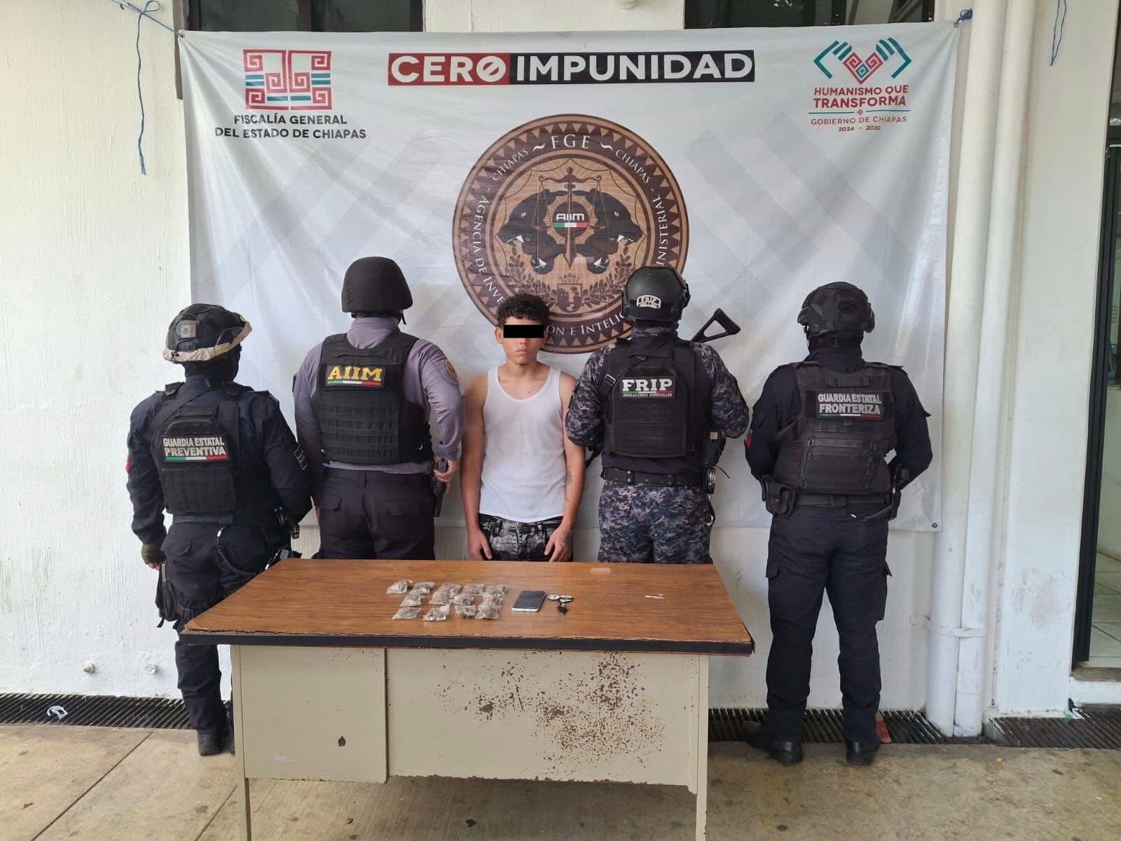 Guardia Estatal Fronteriza y FGE detienen a masculino por delitos contra la salud en Tapachula