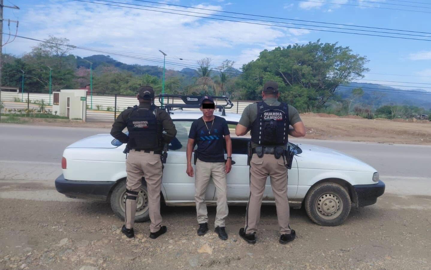 Aseguran a persona con vehículo con reporte de robo en Palenque