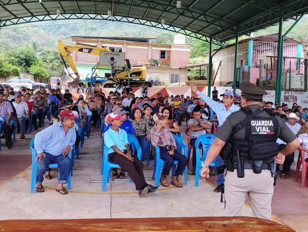 Imparte Guardia Estatal Vial Preventiva Curso de Educación Vial en Ángel Albino Corzo