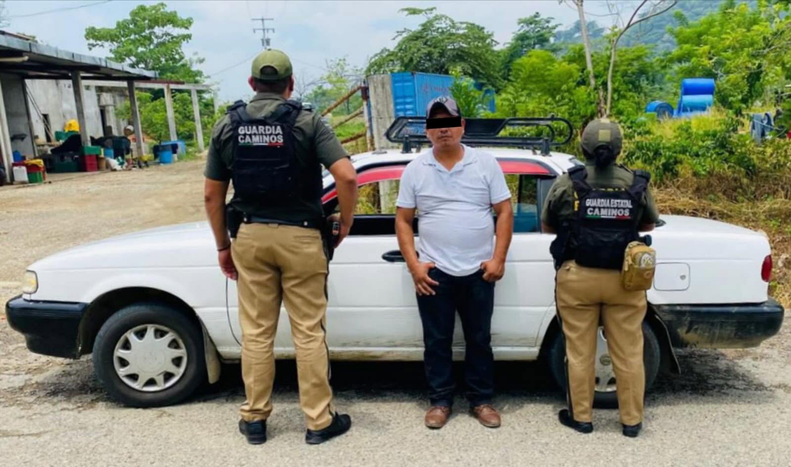 Guardia de Caminos detiene a masculino con vehículo que cuenta con reporte de robo