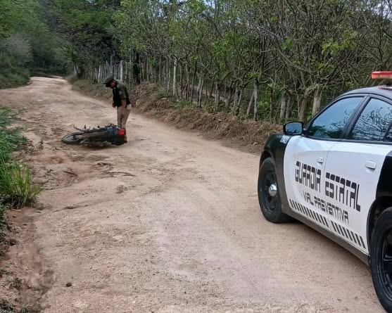 Asegura Guardia Estatal Vial Preventiva y FGE motocicleta con reporte de robo en Cintalapa de Figueroa