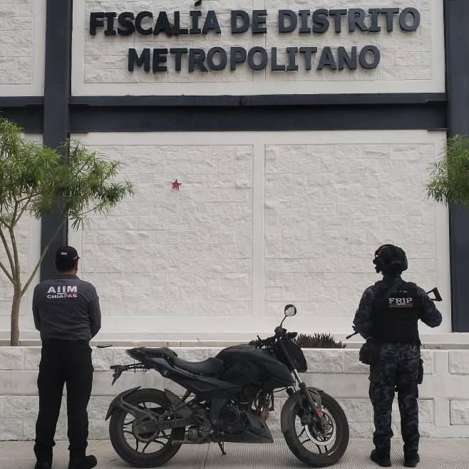 SSP y FGE ponen a disposición vehículo en estado de abandono en Tuxtla Gutiérrez