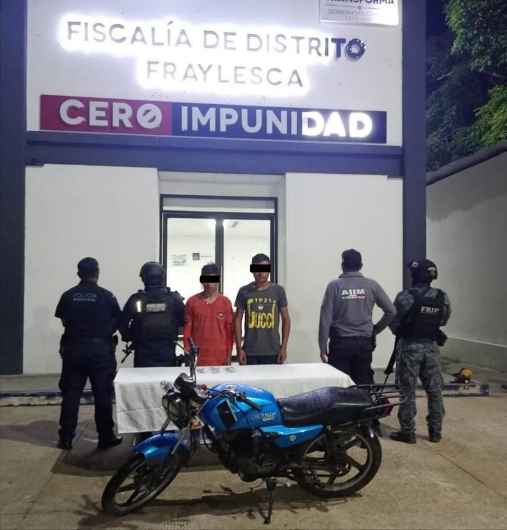 SSP y FGE pusieron a disposición a dos masculinos como presuntos responsables de los delitos de robo de vehículo 