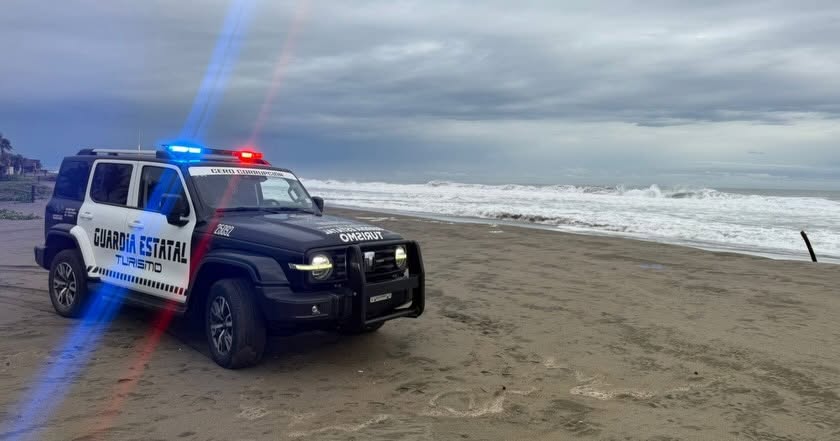 Guardia Estatal de Turismo realiza recorridos preventivos ante fenómeno de mar de fondo en Puerto Arista