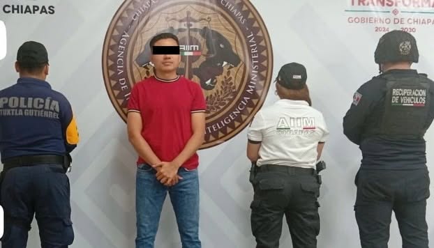 Asegura SSP y FGE vehículo con reporte de robo en el puesto de control C-1 en la carretera Tuxtla Gutiérrez