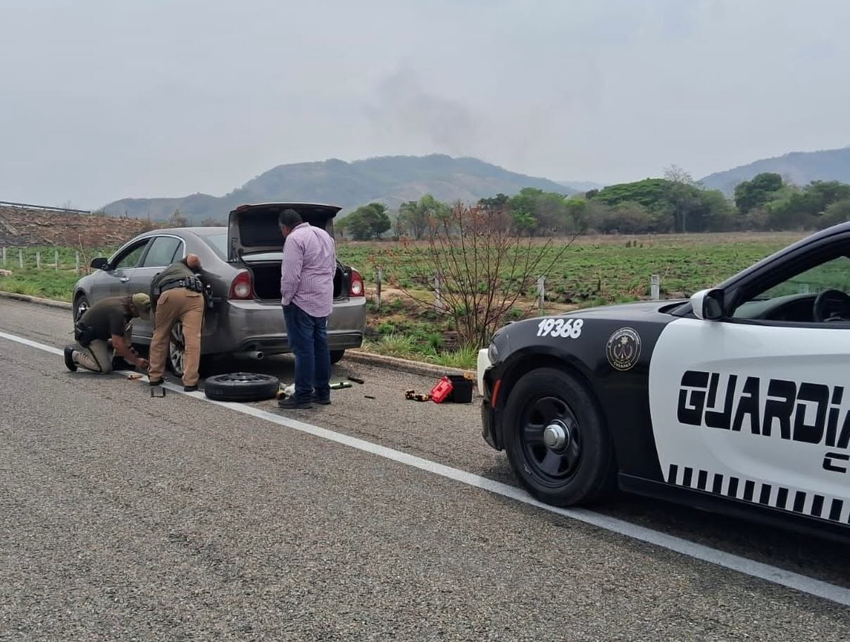 Guardia Estatal de Caminos brinda auxilio oportuno a usuarios y fortalece la seguridad vial en carreteras de Chis 
