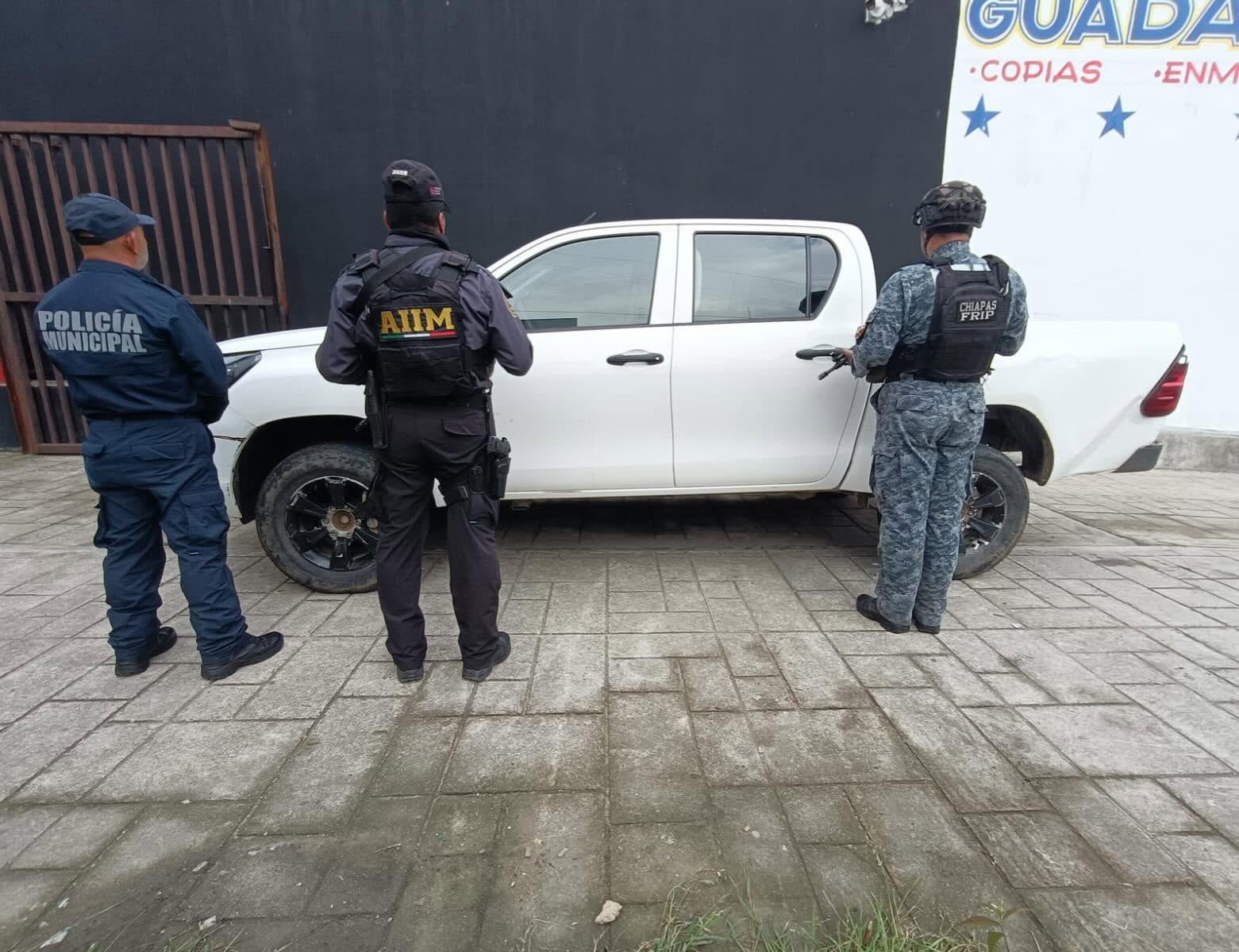 Aseguran vehículo con reporte de robo en tramo carretero Tapilula a Ixhuatán